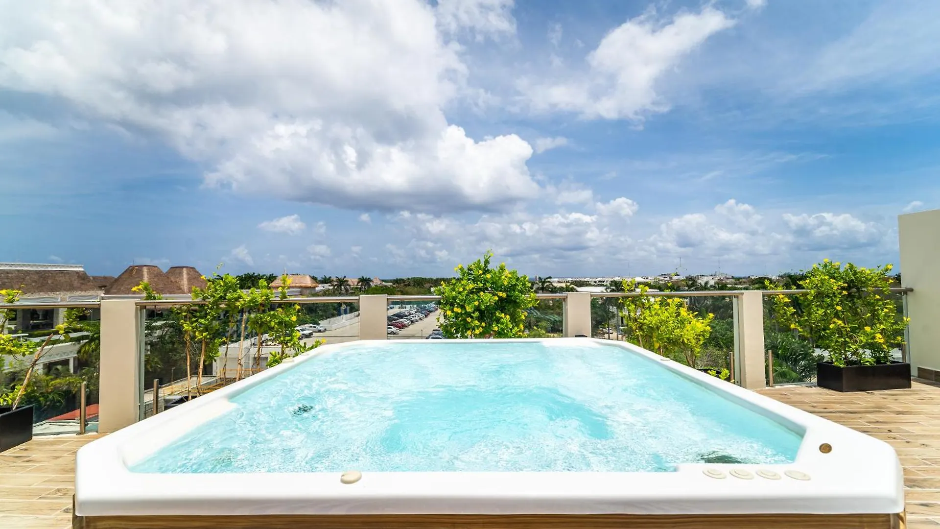 2 Bd Suite With Balcony, Rooftop Pool, Hot Tub, Gym #207 Playa del Carmen Holiday home
