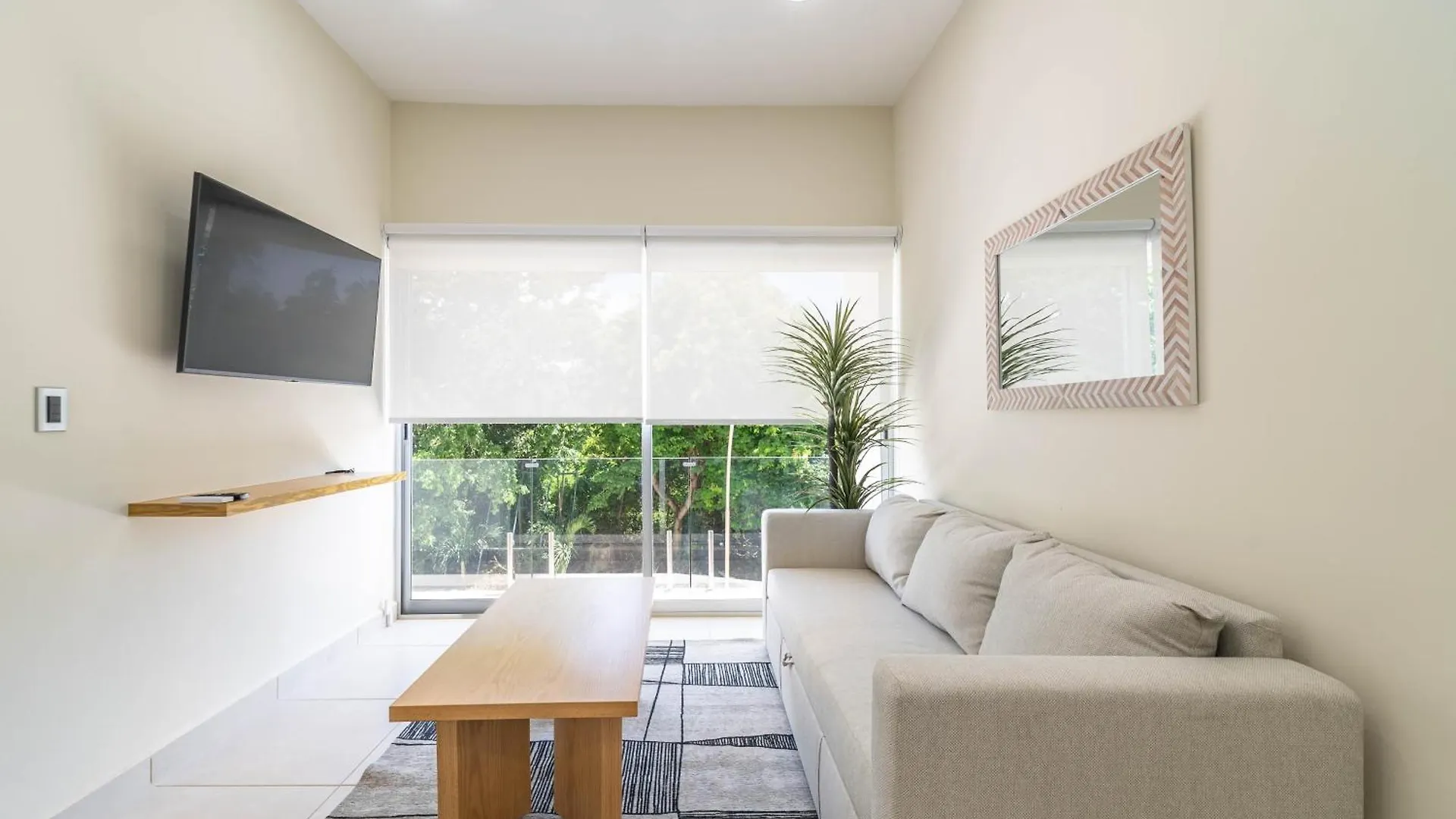 Holiday home 2 Bd Suite With Balcony, Rooftop Pool, Hot Tub, Gym #207 Playa del Carmen