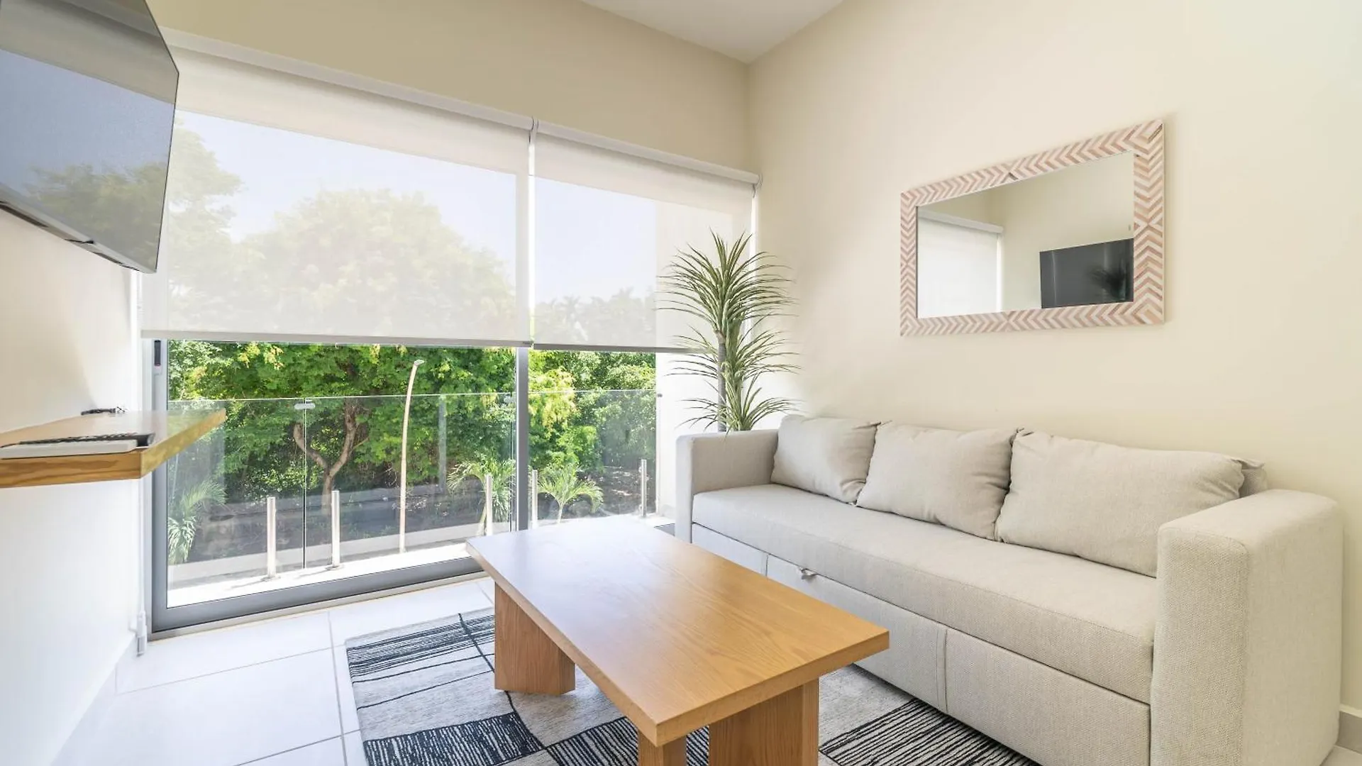 2 Bd Suite With Balcony, Rooftop Pool, Hot Tub, Gym #207 Playa del Carmen Holiday home