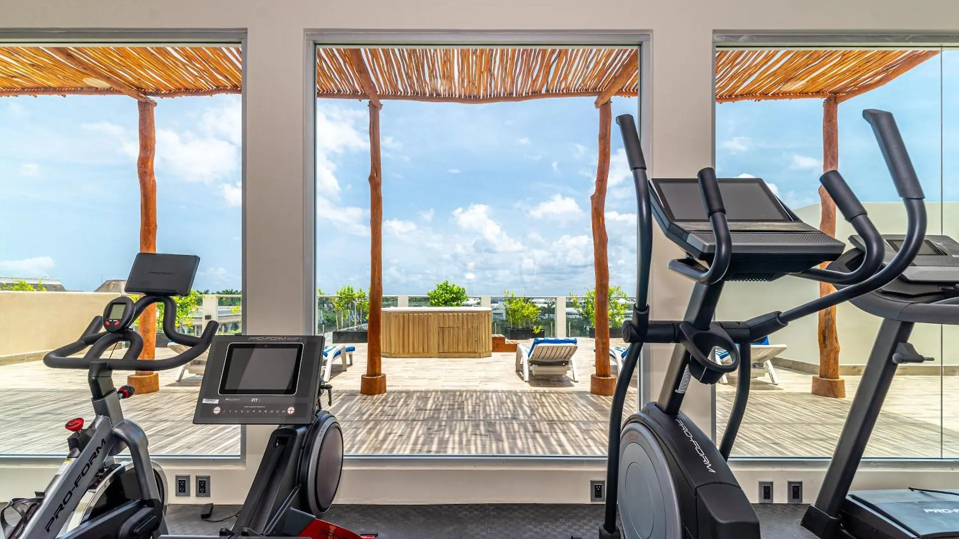 2 Bd Suite With Balcony, Rooftop Pool, Hot Tub, Gym #207 Playa del Carmen Mexico