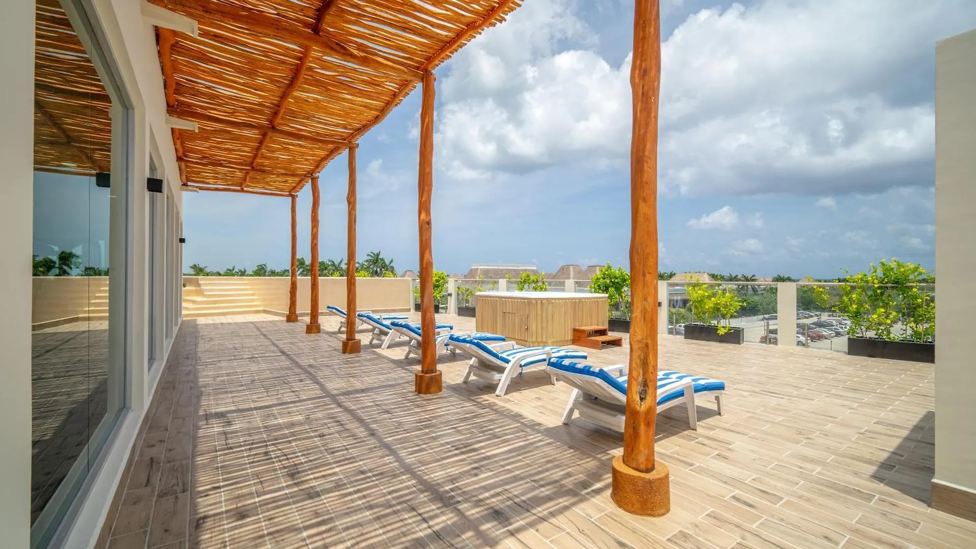 2 Bd Suite With Balcony, Rooftop Pool, Hot Tub, Gym #207 Playa del Carmen Holiday home