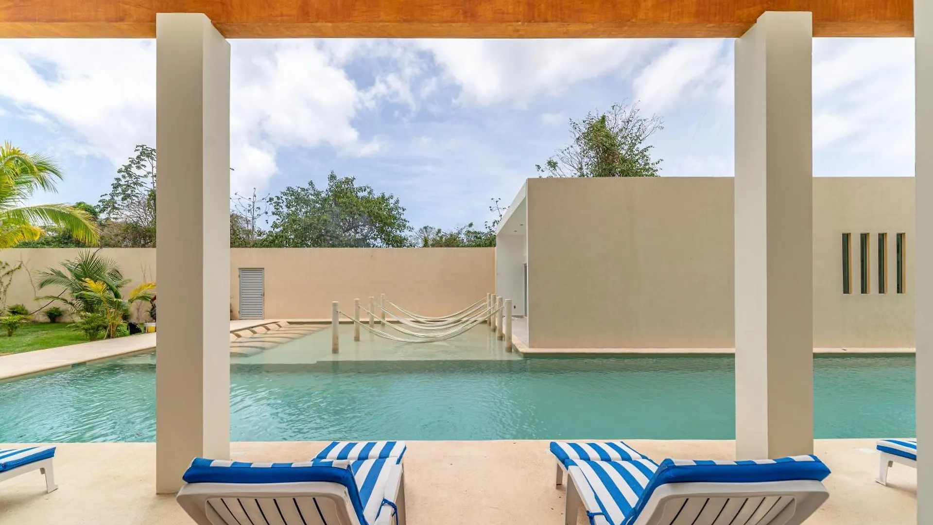 2 Bd Suite With Balcony, Rooftop Pool, Hot Tub, Gym #207 Playa del Carmen Mexico