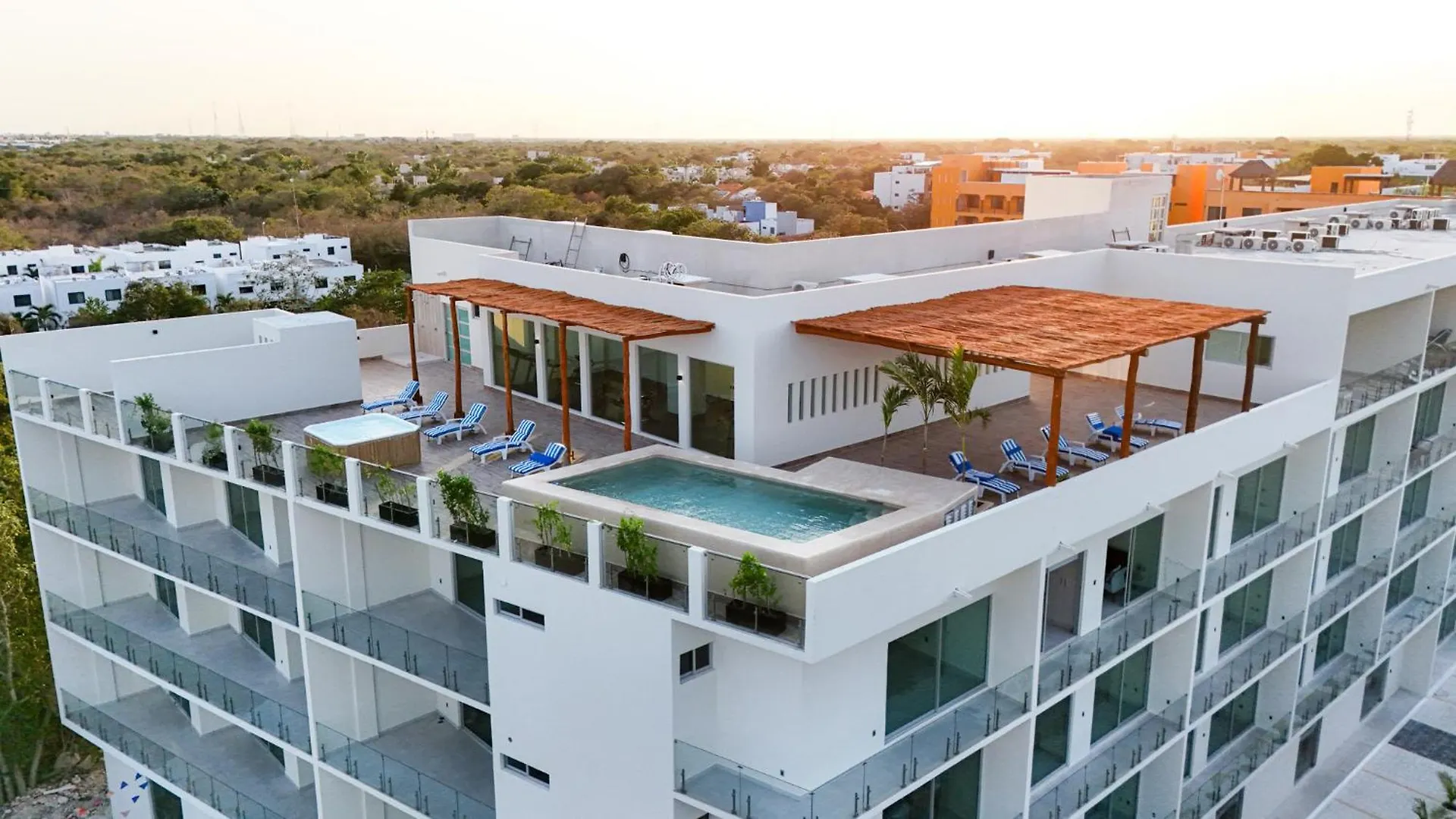 2 Bd Suite With Balcony, Rooftop Pool, Hot Tub, Gym #207 Playa del Carmen