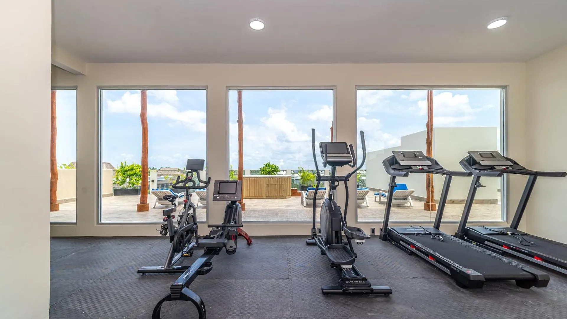 2 Bd Suite With Balcony, Rooftop Pool, Hot Tub, Gym #207 Playa del Carmen