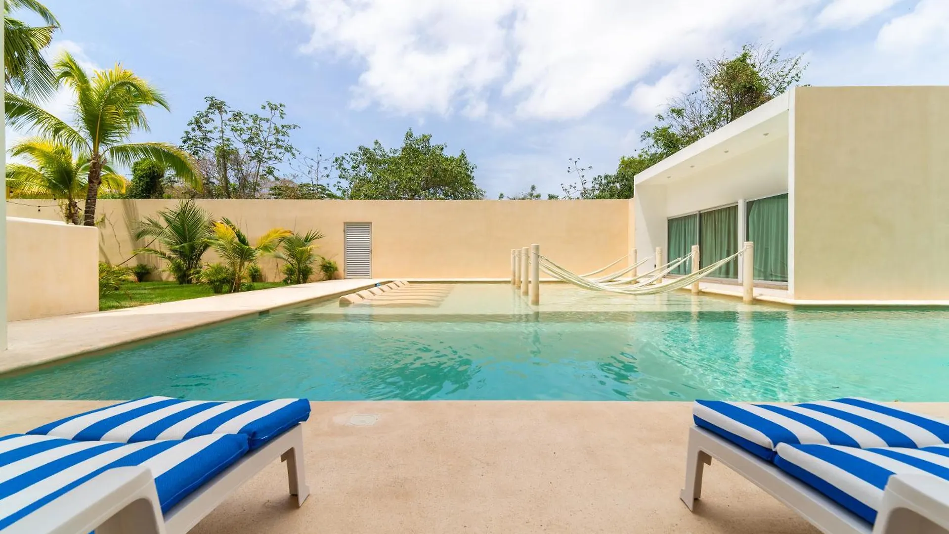 2 Bd Suite With Balcony, Rooftop Pool, Hot Tub, Gym #207 Playa del Carmen 0*,  Mexico