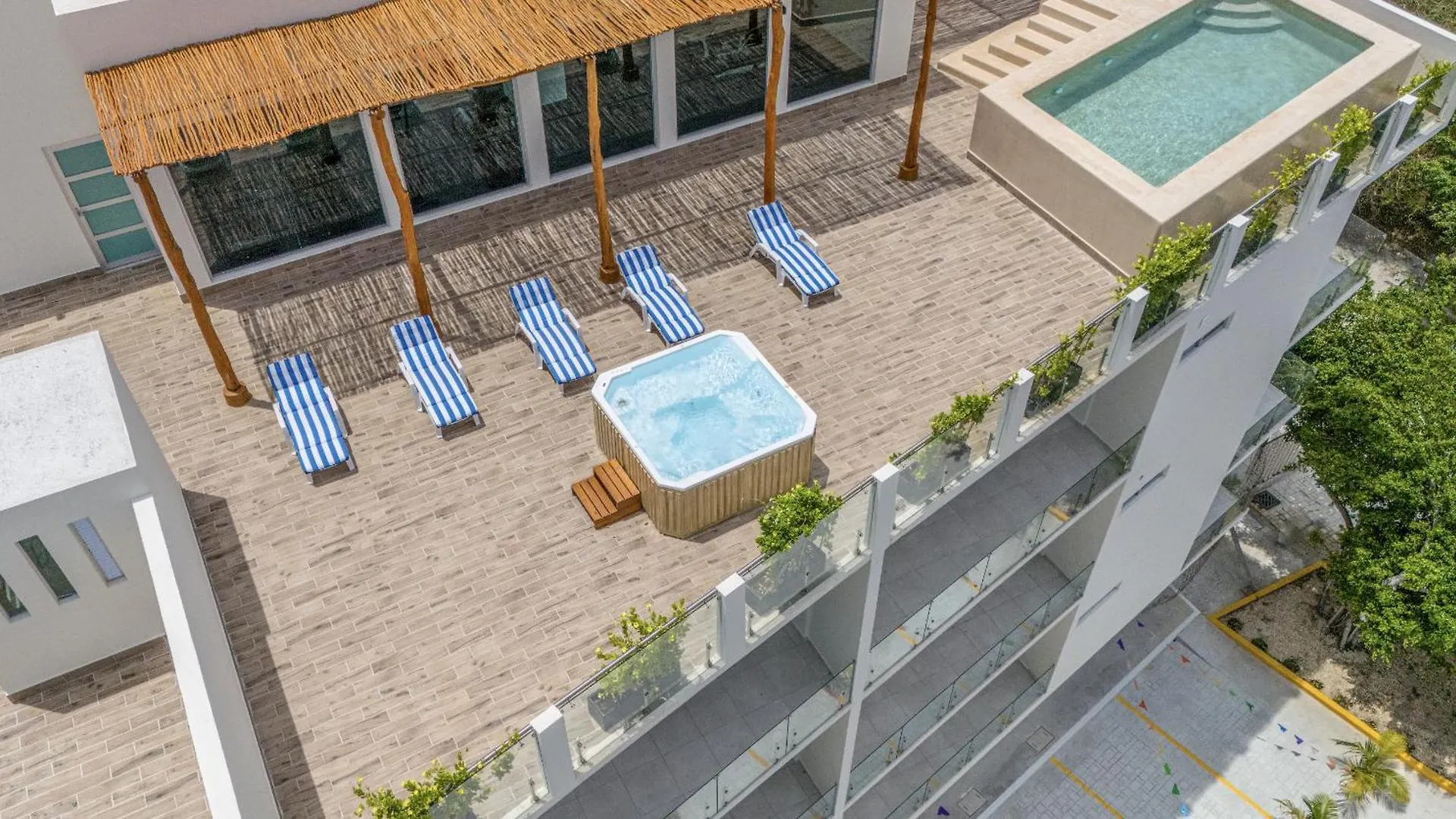 Holiday home 2 Bd Suite With Balcony, Rooftop Pool, Hot Tub, Gym #207 Playa del Carmen