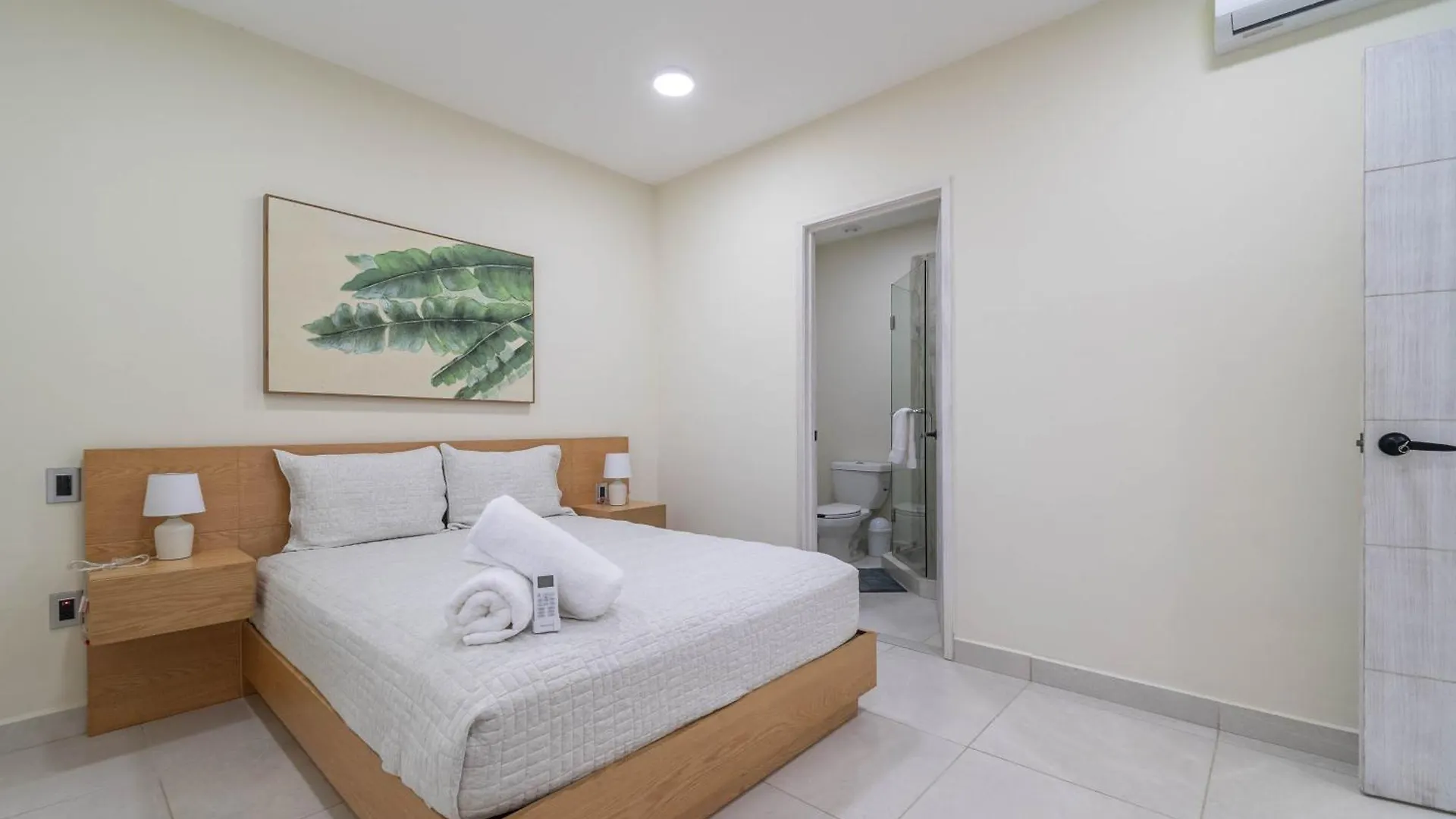 Holiday home 2 Bd Suite With Balcony, Rooftop Pool, Hot Tub, Gym #207 Playa del Carmen