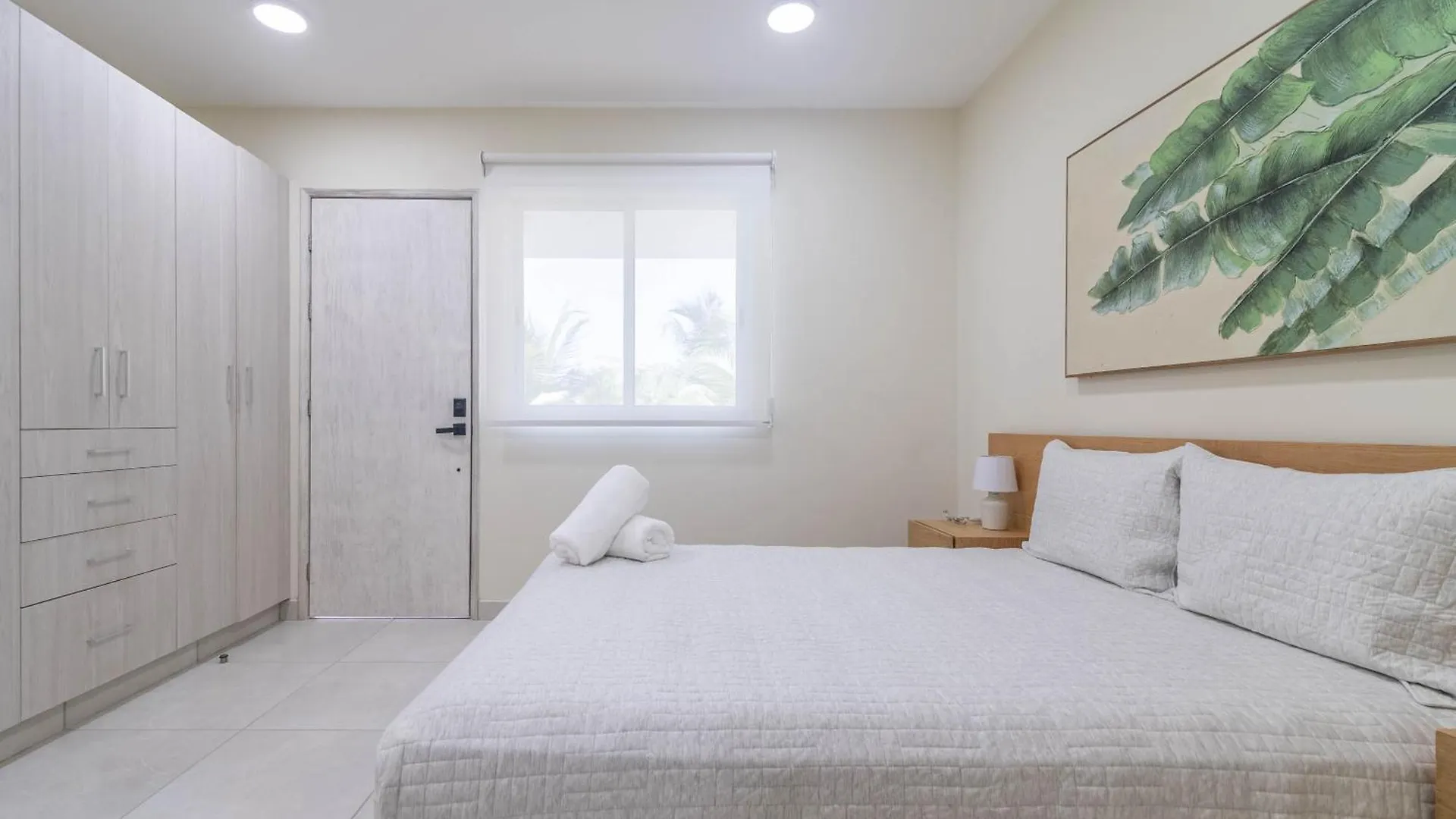 2 Bd Suite With Balcony, Rooftop Pool, Hot Tub, Gym #207 Playa del Carmen Mexico
