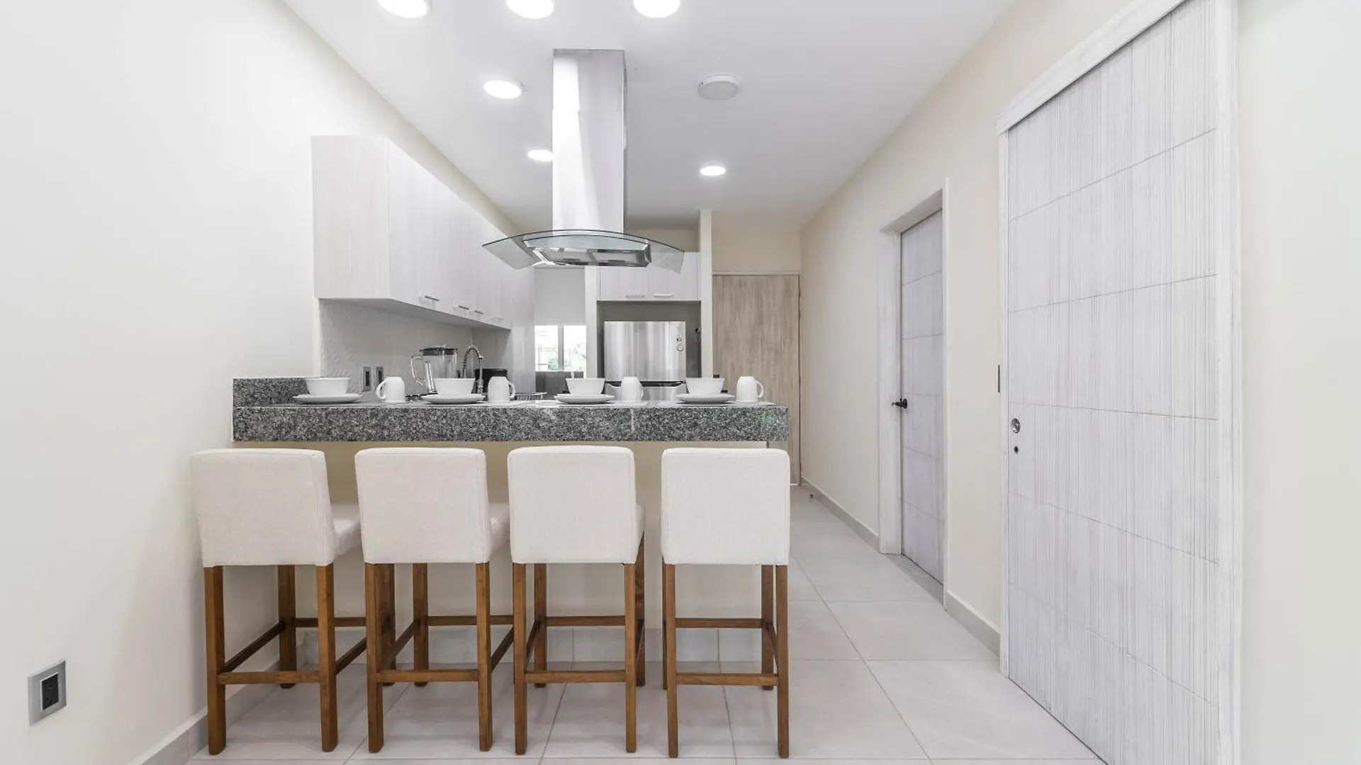 Holiday home 2 Bd Suite With Balcony, Rooftop Pool, Hot Tub, Gym #207 Playa del Carmen