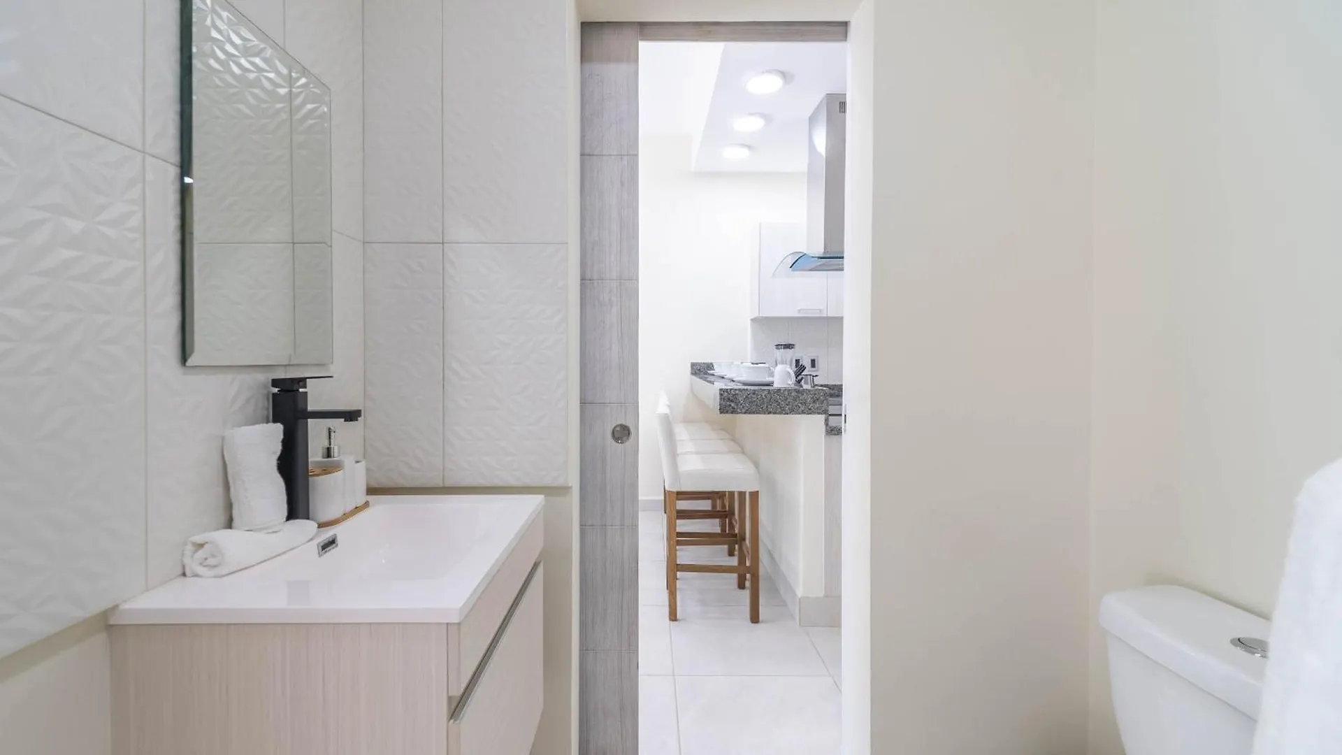 2 Bd Suite With Balcony, Rooftop Pool, Hot Tub, Gym #207 Playa del Carmen Holiday home